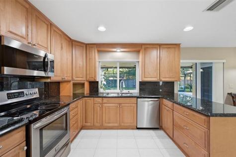 392 NW 113th Terrace Coral Springs FL 33071