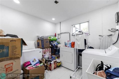 131 NW 72nd Way Hollywood FL 33024