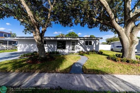 131 NW 72nd Way Hollywood FL 33024