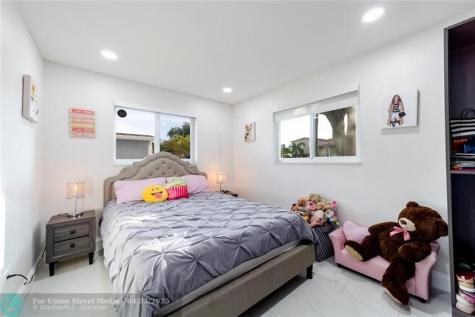 131 NW 72nd Way Hollywood FL 33024