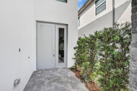 8289 Royal County Down Road Boca Raton FL 33434