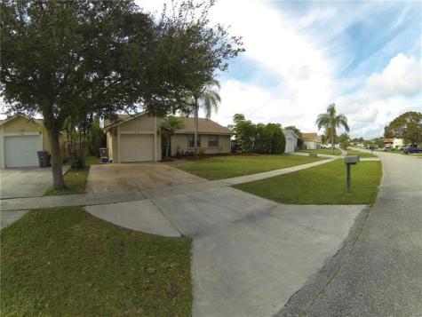 9138 Bedford Drive Boca Raton FL 33434