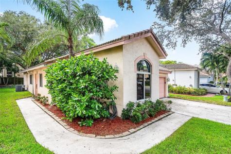 1443 Banyan Circle Pompano Beach FL 33069