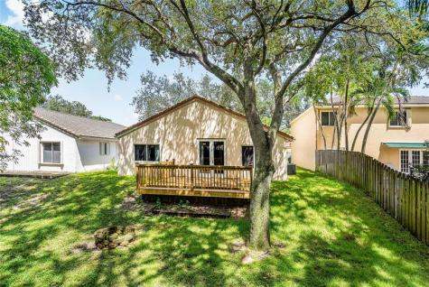 1443 Banyan Circle Pompano Beach FL 33069