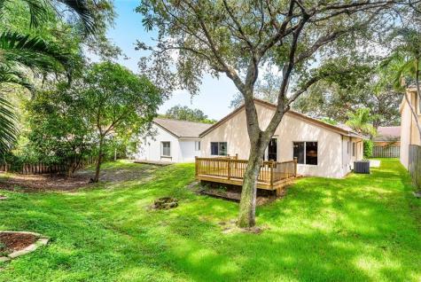 1443 Banyan Circle Pompano Beach FL 33069