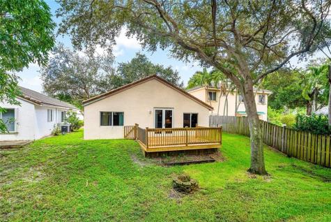 1443 Banyan Circle Pompano Beach FL 33069