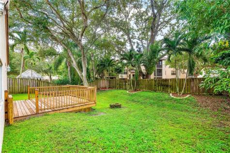 1443 Banyan Circle Pompano Beach FL 33069