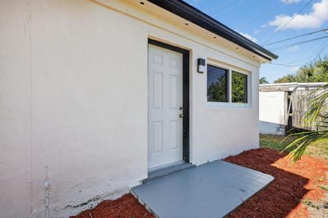621 SE 1st Street Hialeah FL 33010