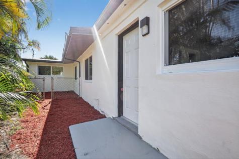 621 SE 1st Street Hialeah FL 33010