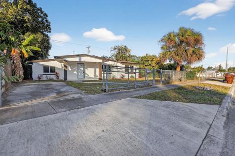 621 SE 1st Street Hialeah FL 33010
