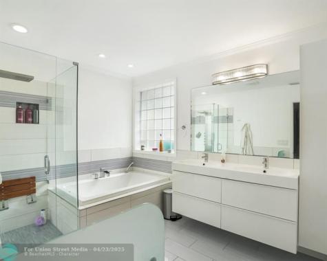 906 NW 83rd Drive Coral Springs FL 33071