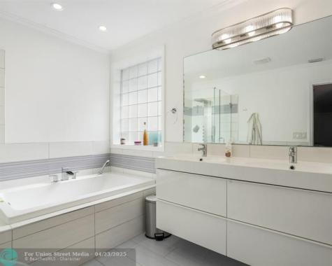 906 NW 83rd Drive Coral Springs FL 33071