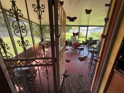 10262 SW 179th Perrine FL 33157