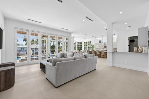 310 SE 9 Court Pompano Beach FL 33060