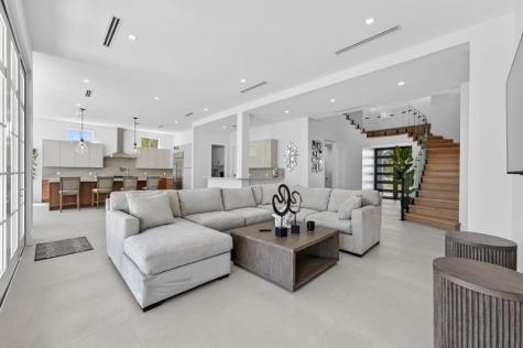 310 SE 9 Court Pompano Beach FL 33060