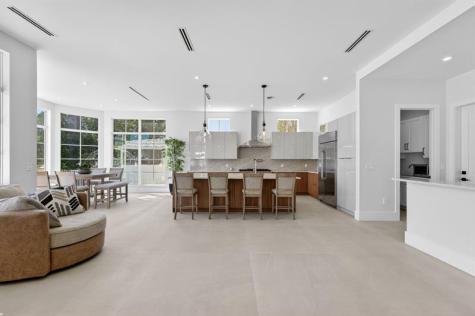 310 SE 9 Court Pompano Beach FL 33060