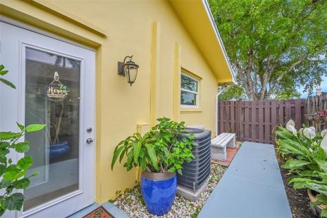 1480 SW 66th Terrace Plantation FL 33317