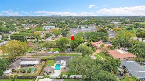 1480 SW 66th Terrace Plantation FL 33317