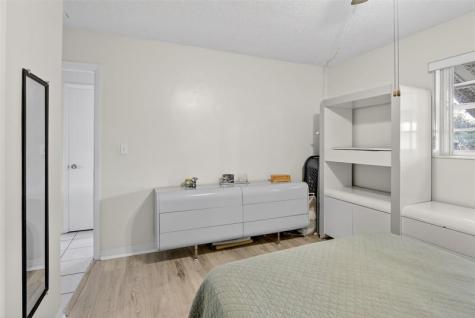 6717 Farragut Hollywood FL 33024