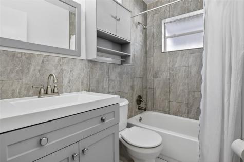 6717 Farragut Hollywood FL 33024