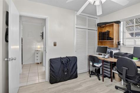 6717 Farragut Hollywood FL 33024