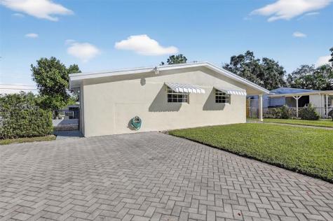 6717 Farragut Hollywood FL 33024