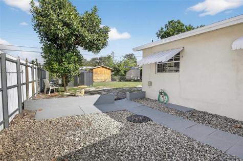 6717 Farragut Hollywood FL 33024