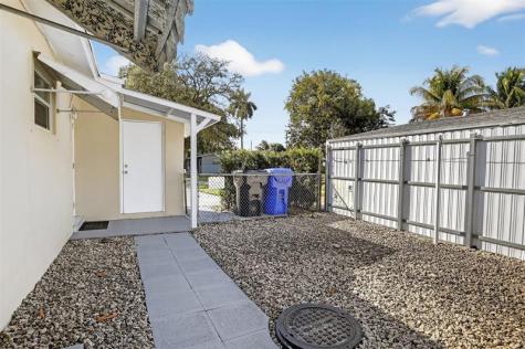 6717 Farragut Hollywood FL 33024