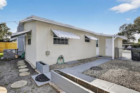 6717 Farragut Hollywood FL 33024