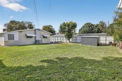 6717 Farragut Hollywood FL 33024