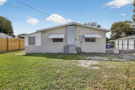 6717 Farragut Hollywood FL 33024