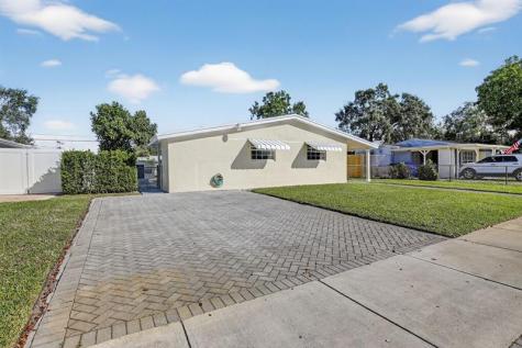 6717 Farragut Hollywood FL 33024