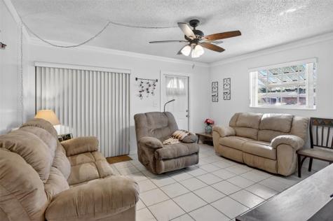 6717 Farragut Hollywood FL 33024