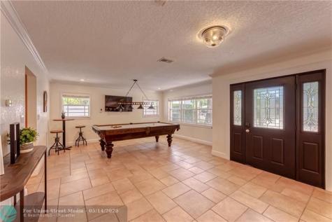 3351 NE 17th Way Oakland Park FL 33334