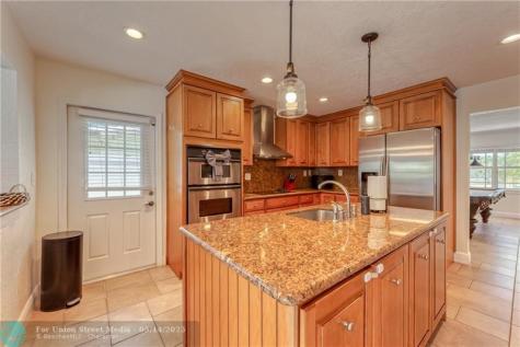 3351 NE 17th Way Oakland Park FL 33334