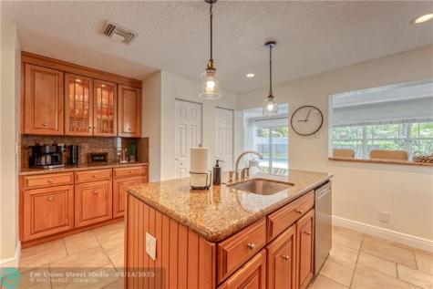 3351 NE 17th Way Oakland Park FL 33334