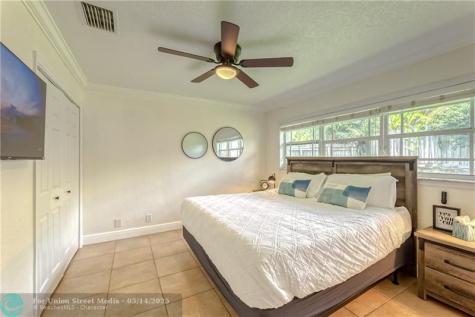 3351 NE 17th Way Oakland Park FL 33334