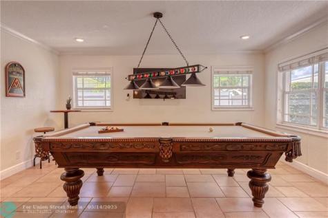 3351 NE 17th Way Oakland Park FL 33334