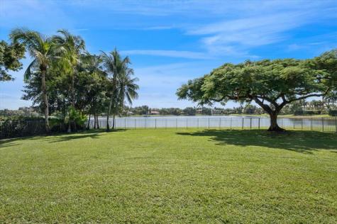 10372 N Lake Vista Circle Davie FL 33328