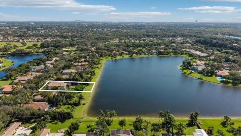 10372 N Lake Vista Circle Davie FL 33328