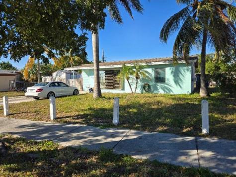 281 NE 45th Street Deerfield Beach FL 33064