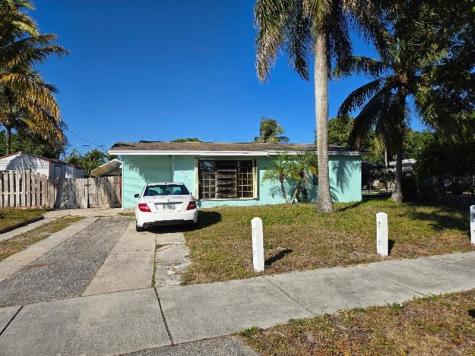 281 NE 45th Street Deerfield Beach FL 33064