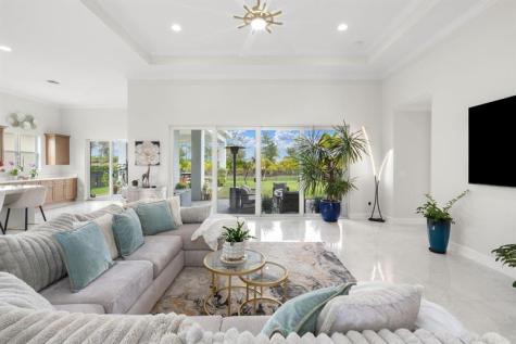 4776 Estates Circle Loxahatchee FL 33470