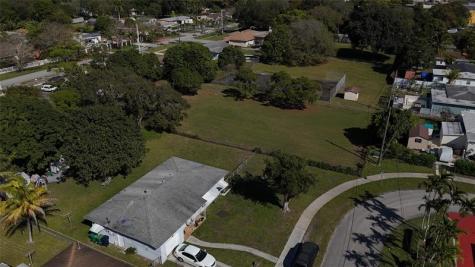 940 NW 151st Street Miami FL 33169