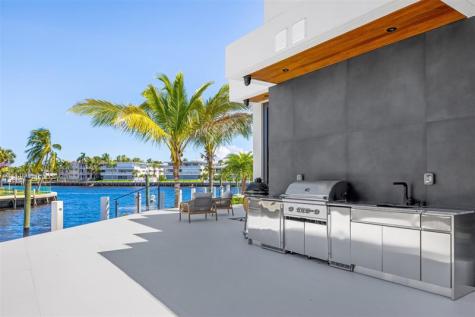1555 SE 14th Court Deerfield Beach FL 33441