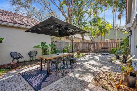 10108 NW 4th Street Plantation FL 33324