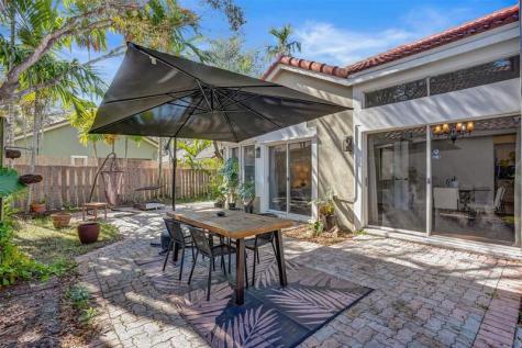 10108 NW 4th Street Plantation FL 33324