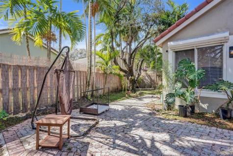 10108 NW 4th Street Plantation FL 33324