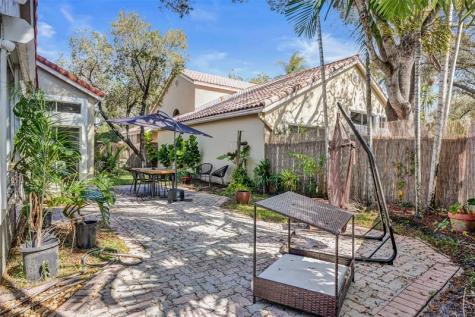 10108 NW 4th Street Plantation FL 33324