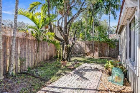 10108 NW 4th Street Plantation FL 33324
